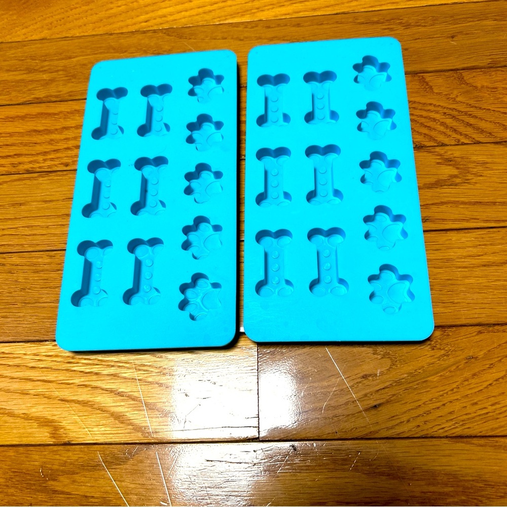 Dog Bones & Paws - Silicone Mold - 11 Mold Tray - Blue -set of two - Picture 1 of 2